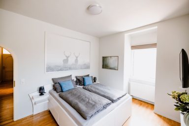 Armeleuteberg_Ferienwohnung_Schlafzimmer_Bett