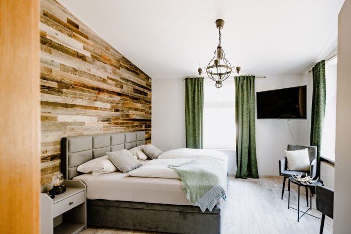 Armeleuteberg_Ferienwohnung_Schlafzimmer_Bett