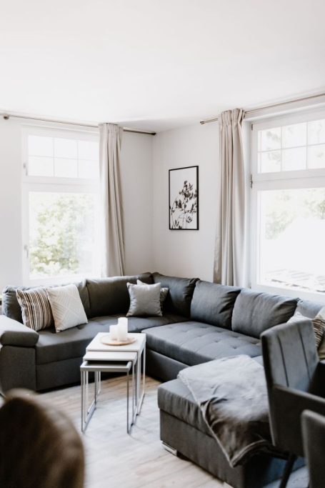 Armeleuteberg_Ferienwohnung_Sofa