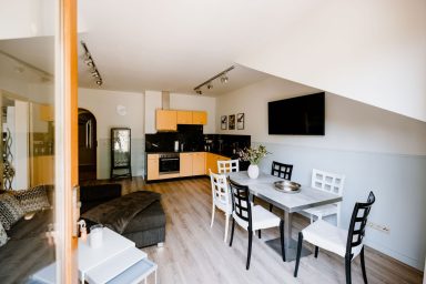 Armeleuteberg_Ferienwohnung_Wohnbereich_Essplatz_Küche